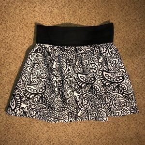 Black and white paisley patterned skirt🖤😊